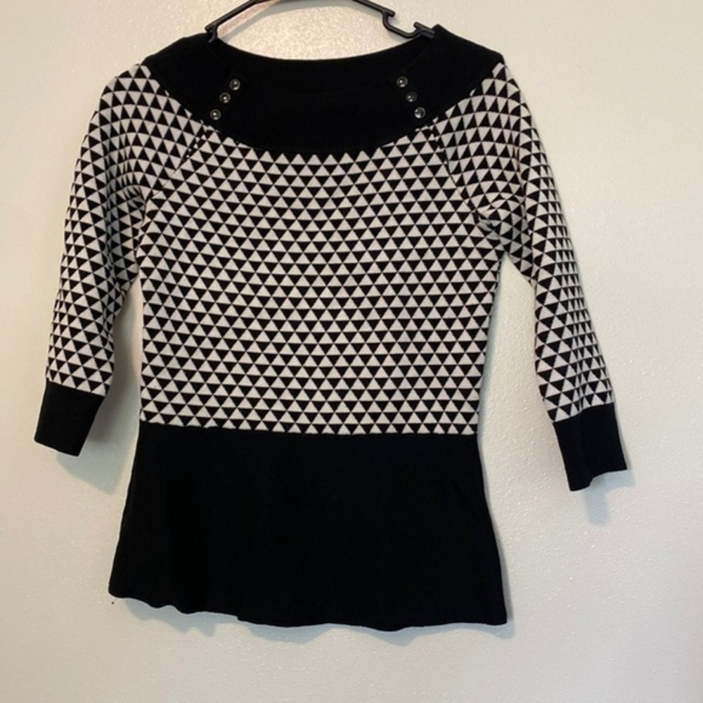 WHITE House Black Market diamond print rayon nylon blended blk button sweater xs